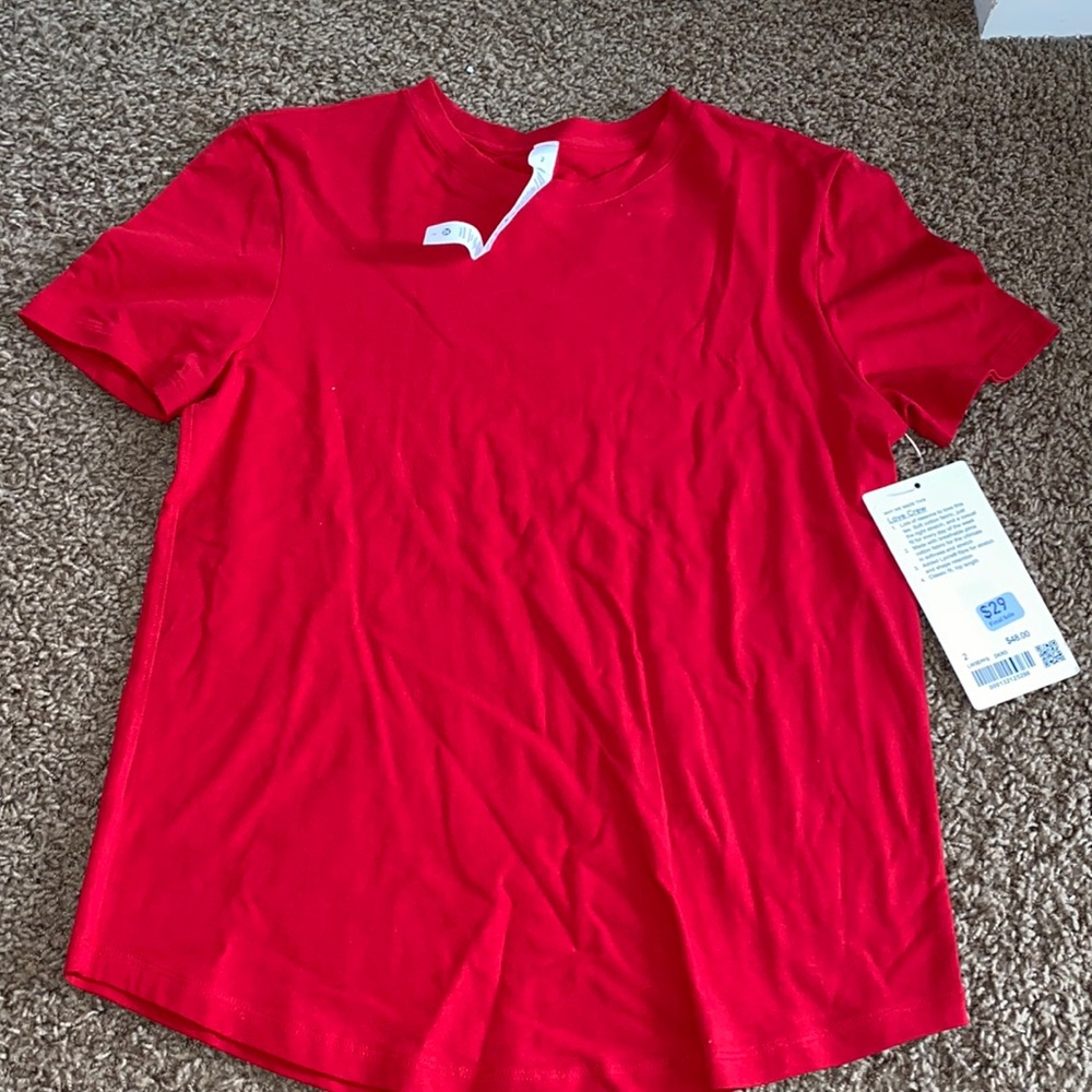 red lululemon tee